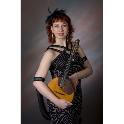 Жихарева Надежда Викторовна, солистка ансабля, преподаватель по игре на гитаре